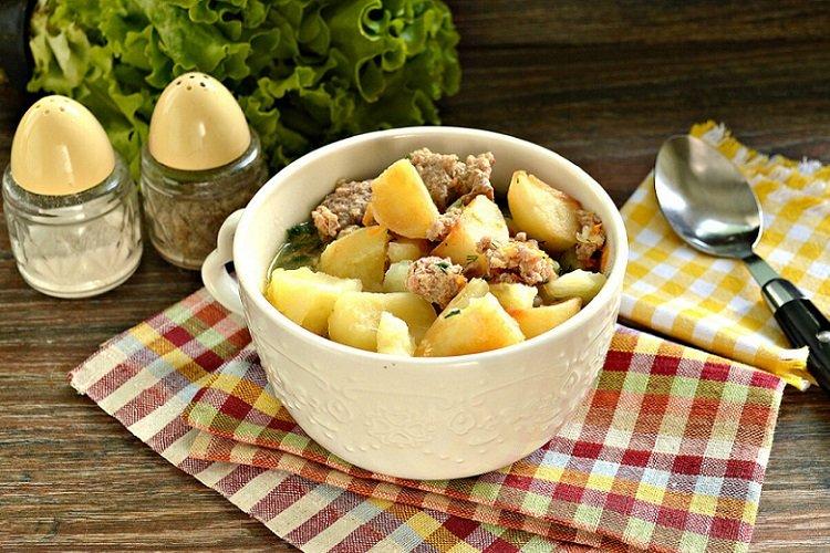 Картофель, тушенный с фаршем