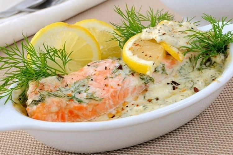 Лосось со сливками в духовке