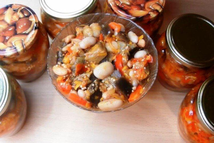 Салат с баклажанами и фасолью