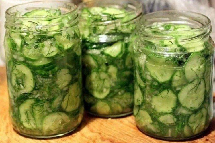 Салат с огурцами и зеленью на зиму