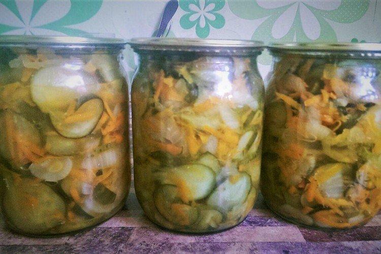 Салат с огурцами и морковью на зиму