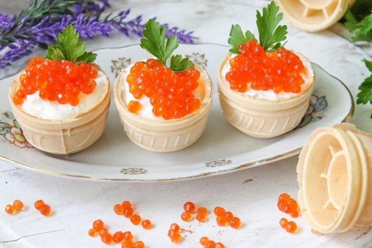 Тарталетки с красной икрой