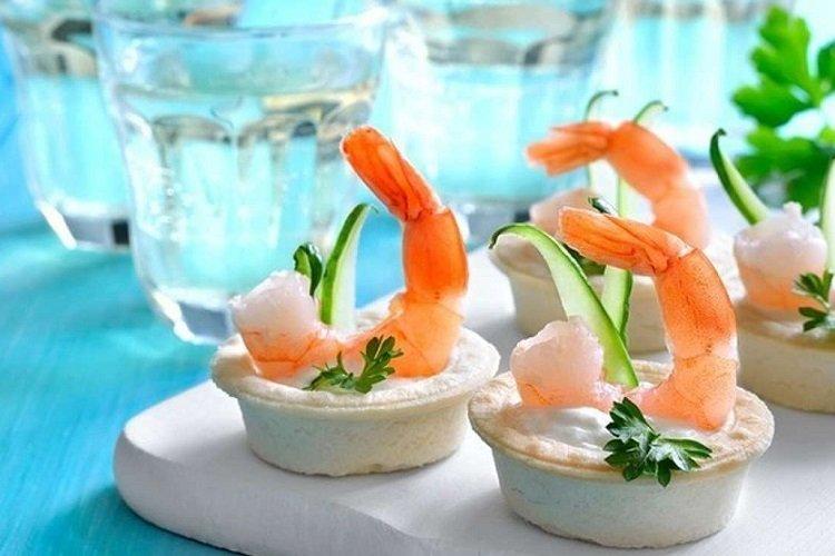 Тарталетки с сыром и креветками
