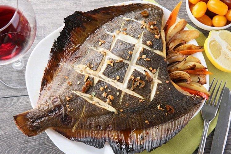 15 рецептов сочной и нежной камбалы в духовке