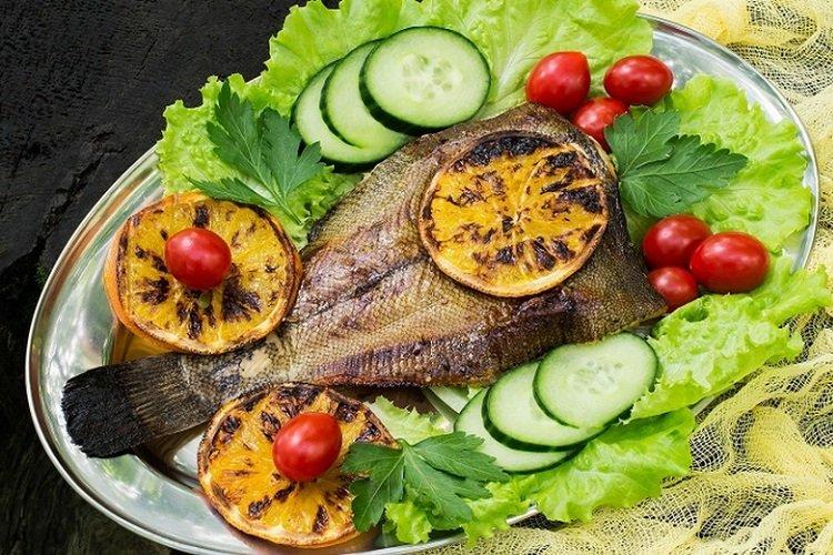 Камбала с лимоном в фольге