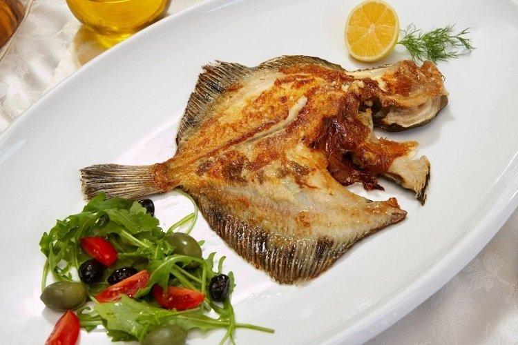 Запеченная камбала с луком