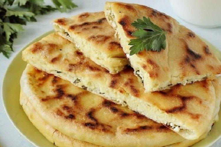 Жареные лепешки с творогом и зеленью
