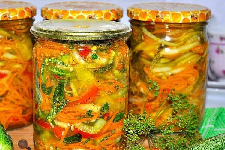 Маринованные кабачки с луком, морковью и сладким перцем