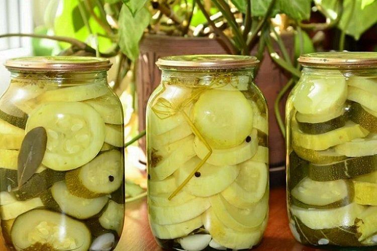 Хрустящие соленые кабачки