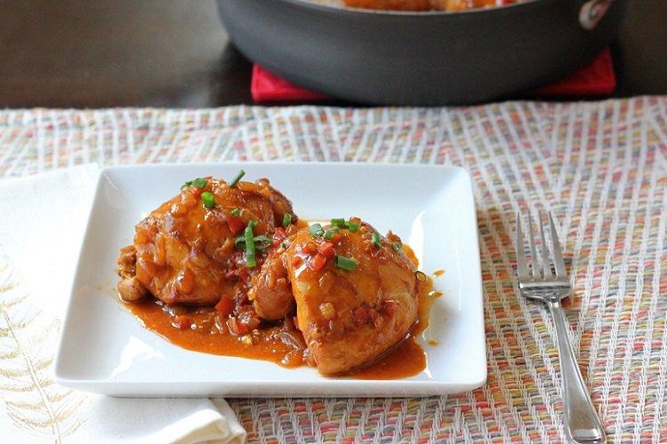 Курица, тушенная в кисло-сладком соусе