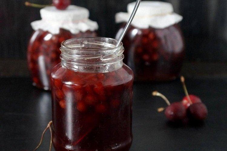 Вишня в собственном соку в духовке