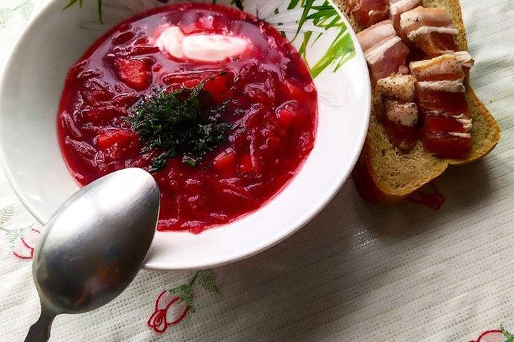 Борщ с фасолью и сосисками