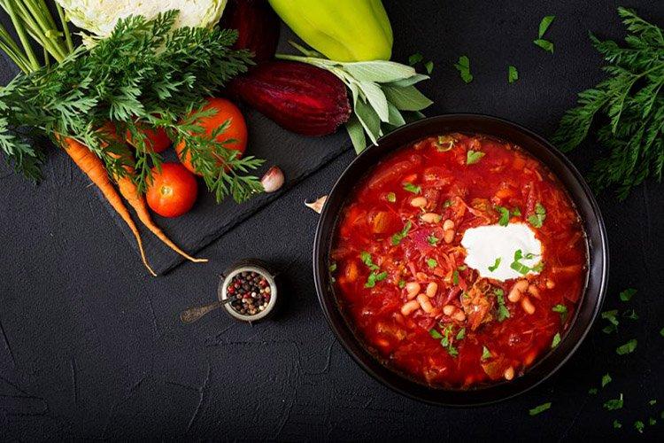 Борщ с фасолью, чили и копченостями