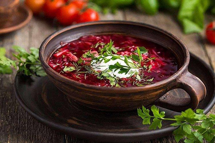 Борщ с фаршем, яйцом и фасолью