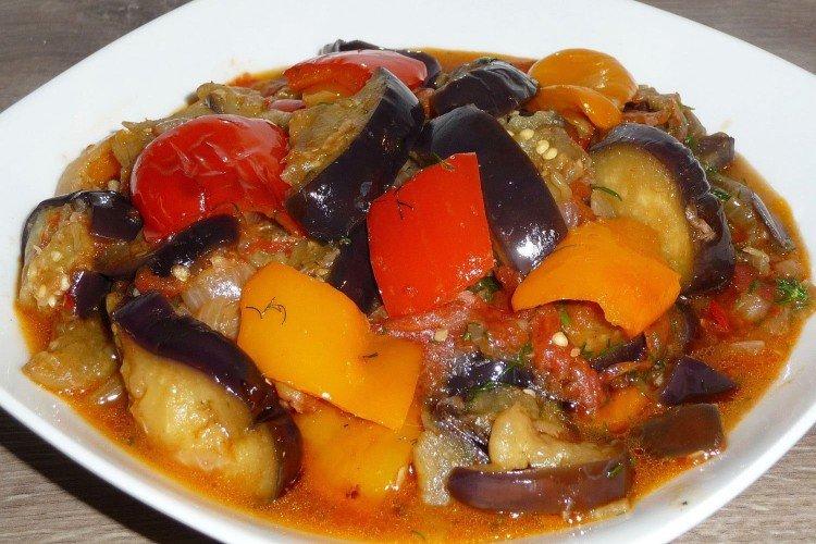Соте из баклажанов с помидорами