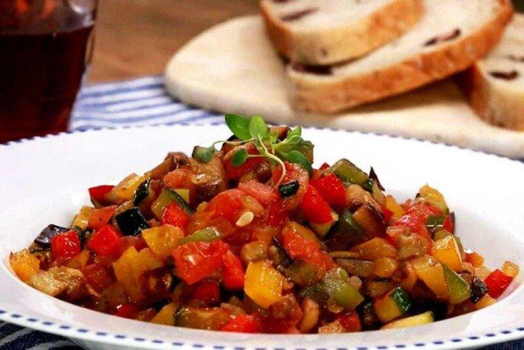 Соте с баклажанами и кабачками