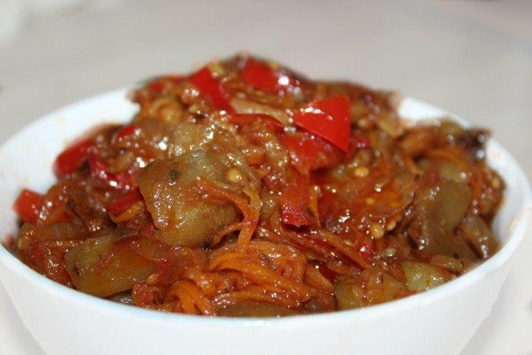 Соте из баклажанов с томатной пастой