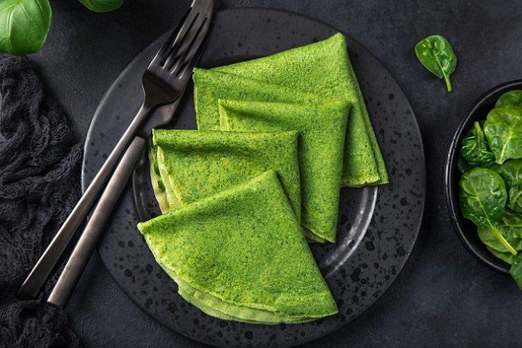 Зеленые блины на молоке