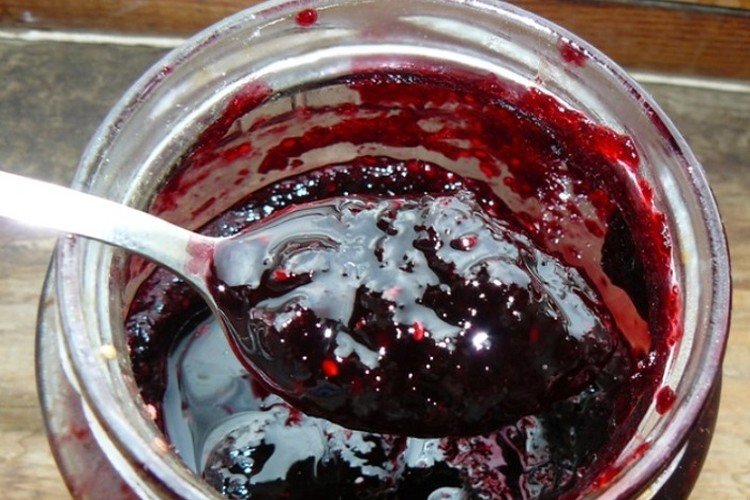Варенье из Виктории и жимолости
