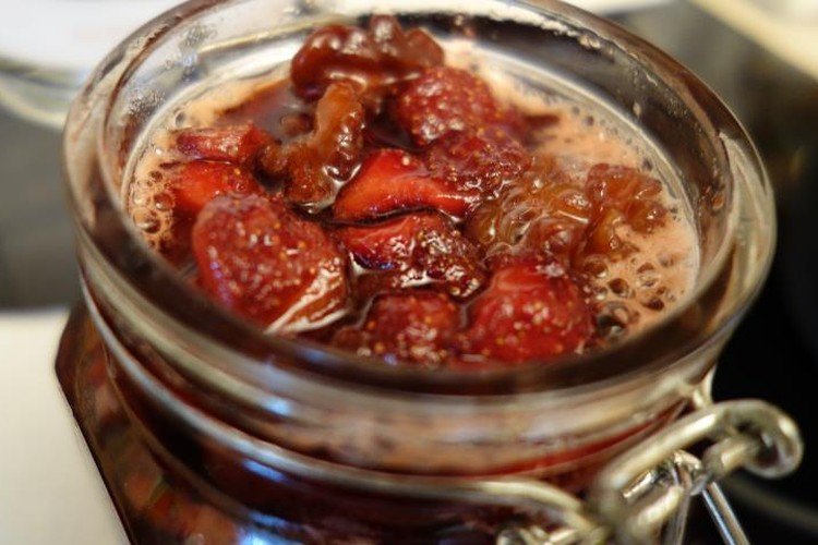 Варенье из Виктории с орехами