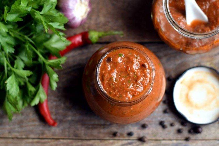 Аджика из помидоров с баклажанами