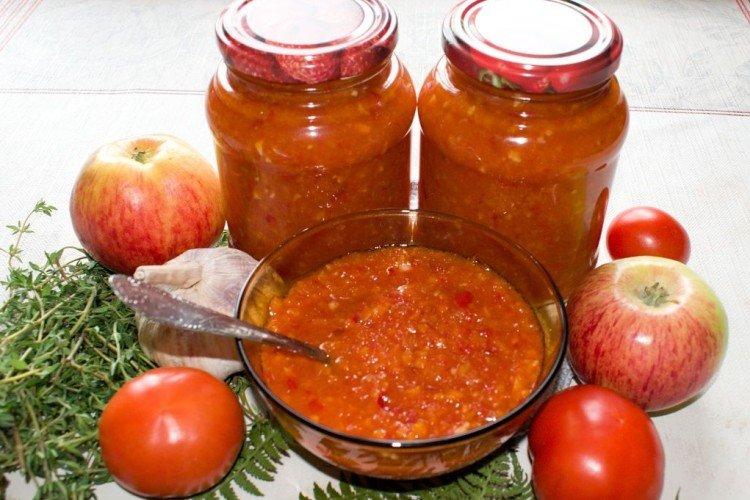 Пряная аджика с помидорами и луком