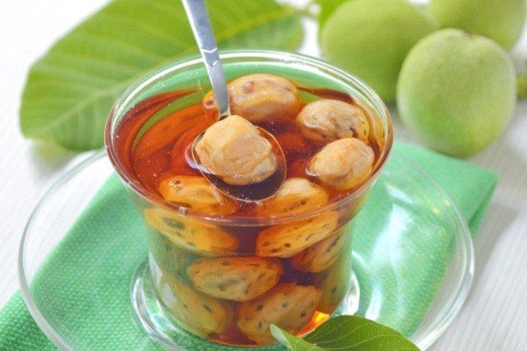 Варенье из зеленых грецких орехов с содой