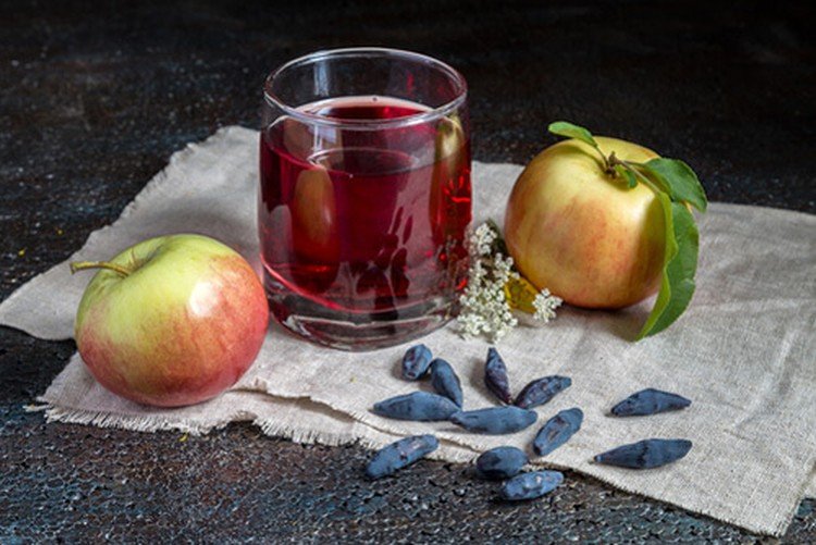 Компот из жимолости и яблок на зиму