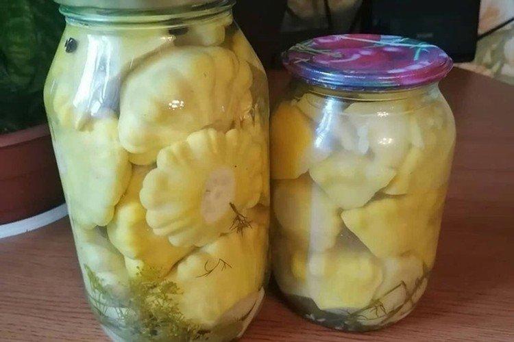 Патиссоны с листьями вишни на зиму