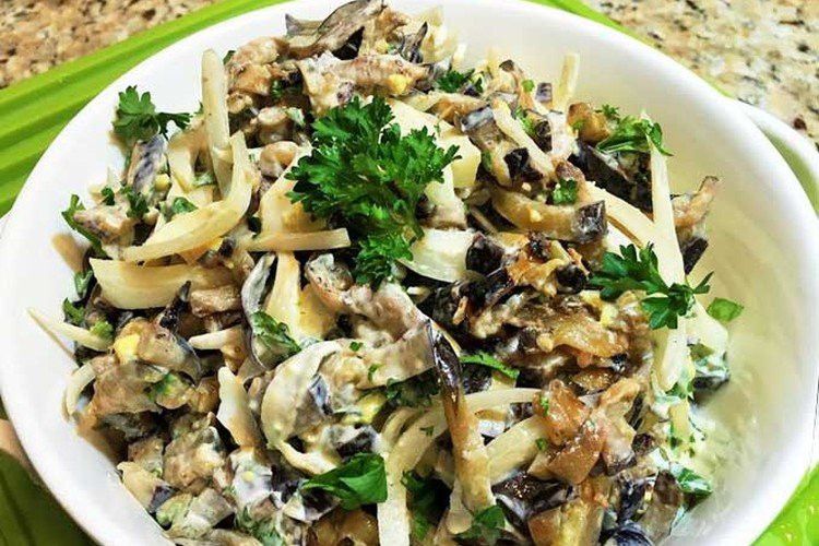 Салат со свининой и баклажанами