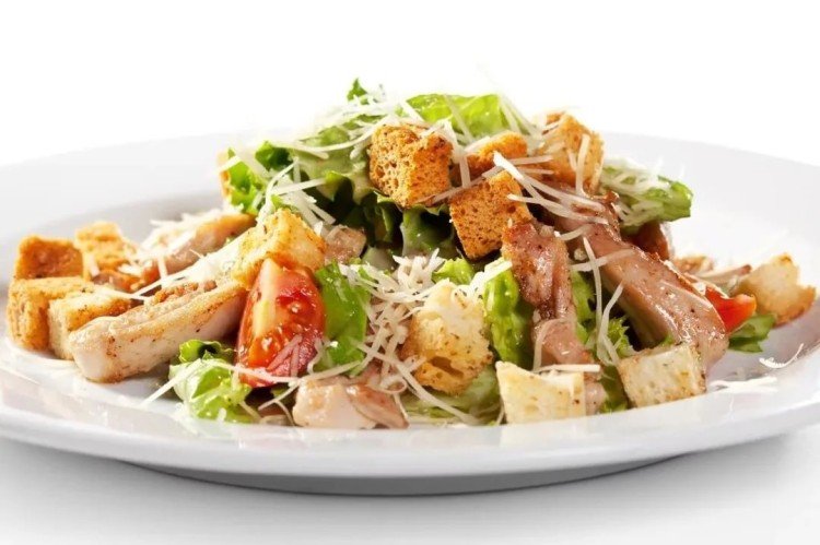 Салат со свининой и сухариками