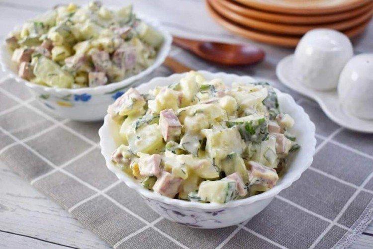 Салат из яиц, огурцов и колбасы