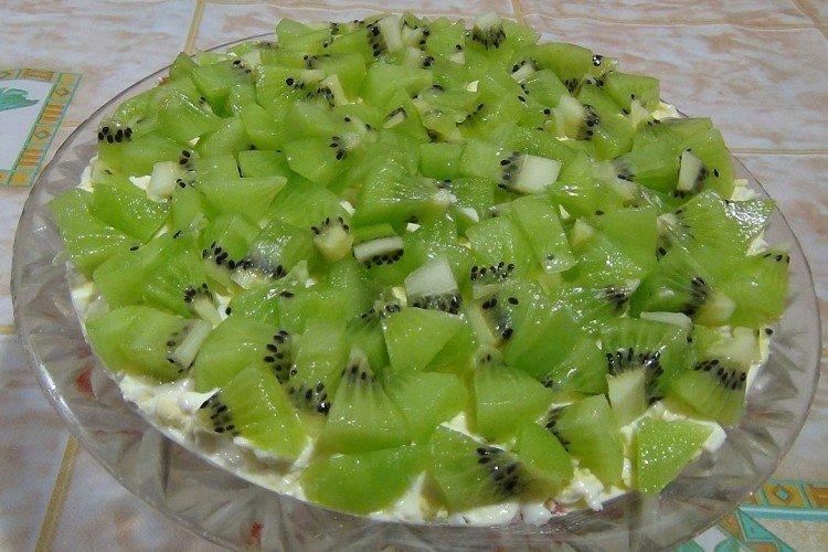 Салат из яиц, огурцов и киви