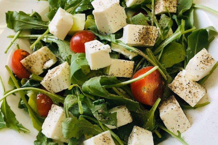 Салат с фетаксой и грибами