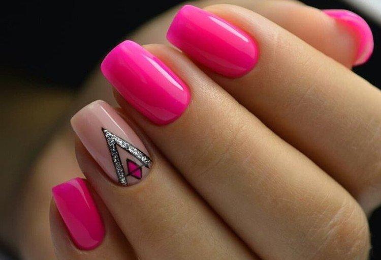 Розовый неоновый маникюр