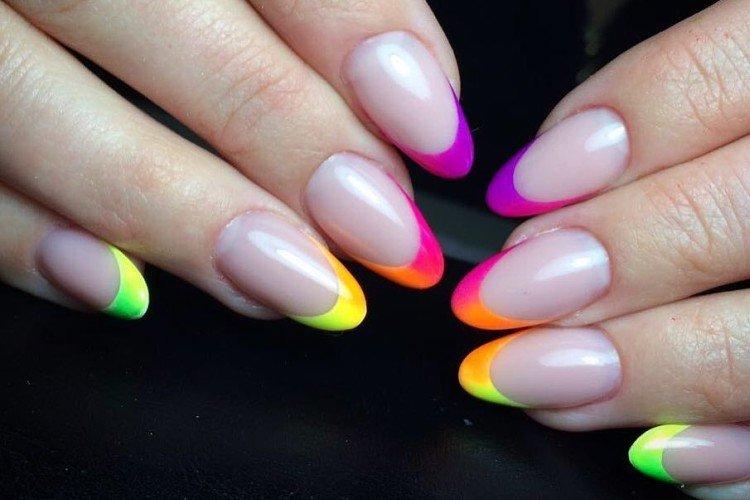 Неоновый французский маникюр