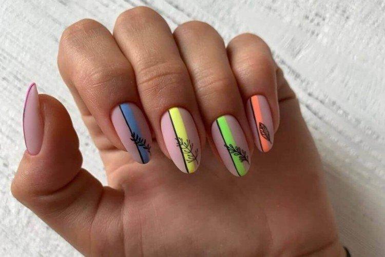 Абстрактный маникюр