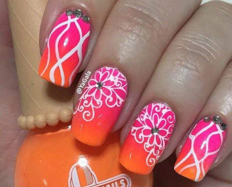 Неоновый стемпинг-маникюр