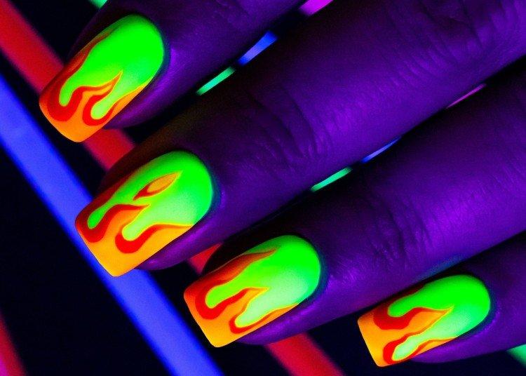 Светящийся неоновый маникюр