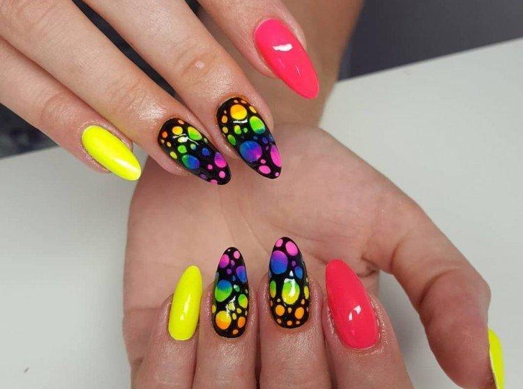 Неоновый маникюр на длинные ногти
