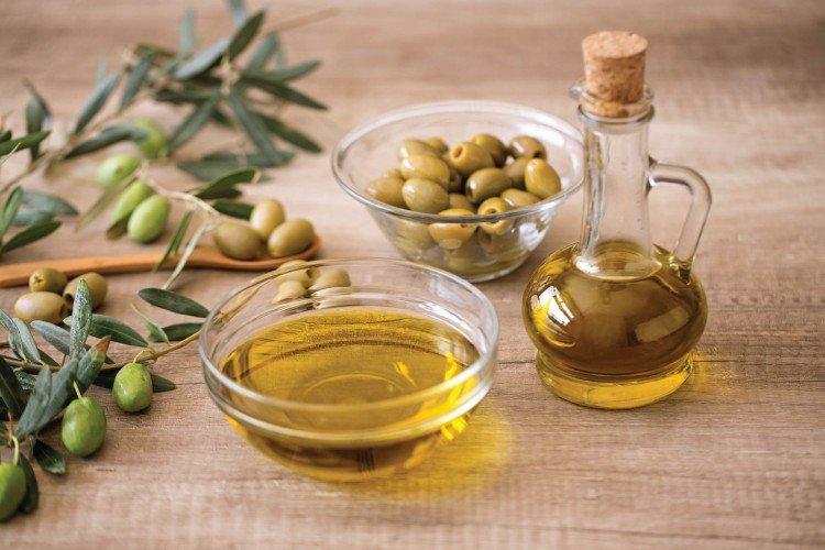 Питательная маска с оливковым маслом и коньяком