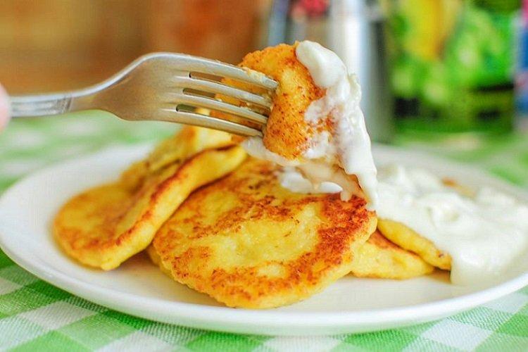 Нежные кабачковые оладьи с кокосовой стружкой