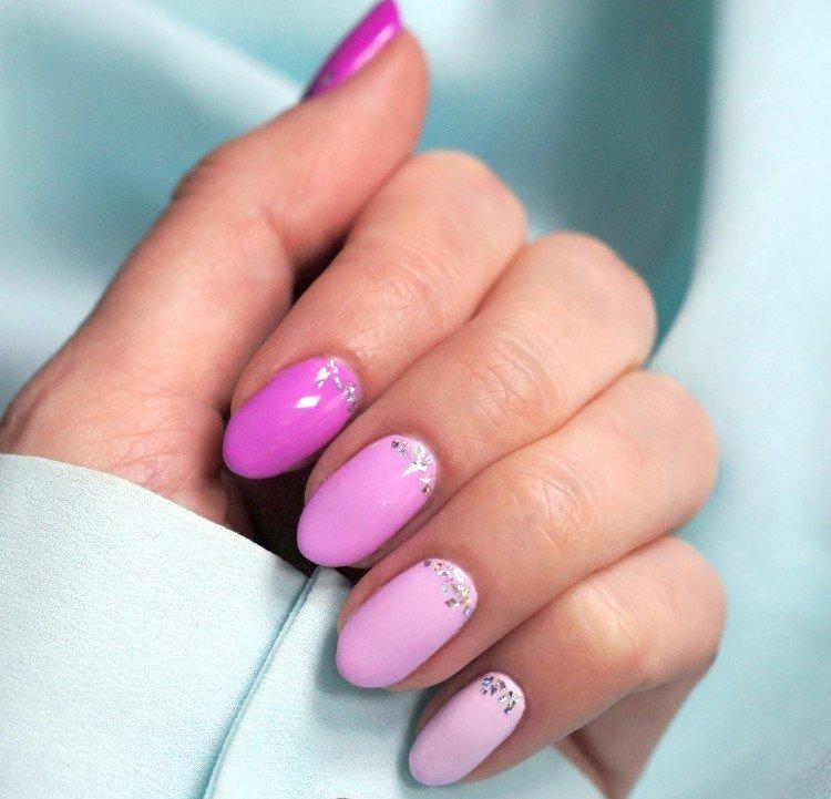 Монохромный разноцветный маникюр