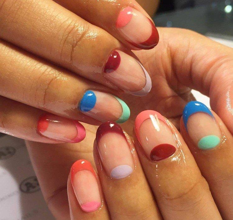 Лунный разноцветный маникюр