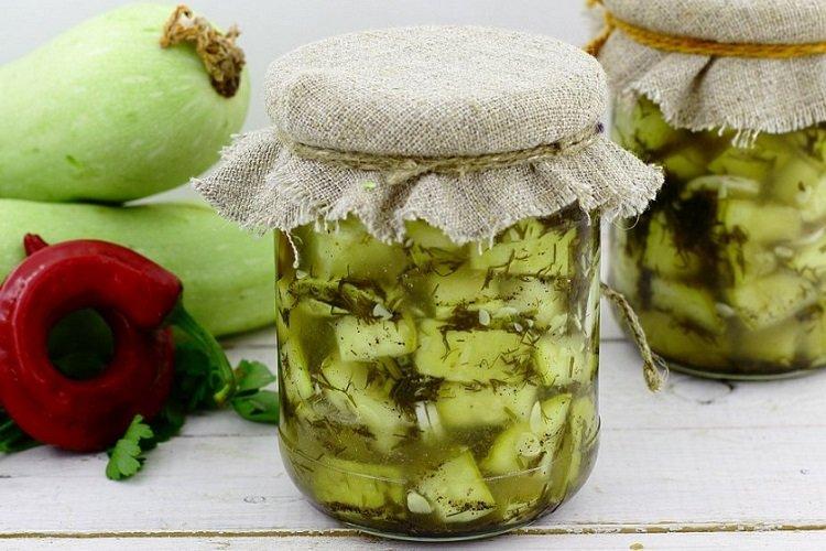Кабачки, маринованные кусочками