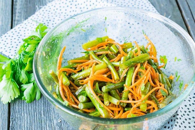 Маринованные стрелки чеснока по-корейски