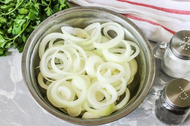 Маринованный лук с бальзамическим уксусом