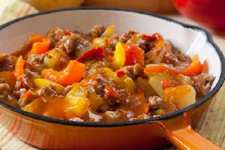 Жареные кабачки с фаршем и помидорами