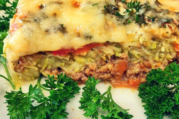 Пирог из кабачков с помидорами и фаршем