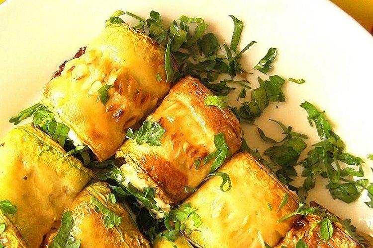 Рулетики из кабачков с фаршем